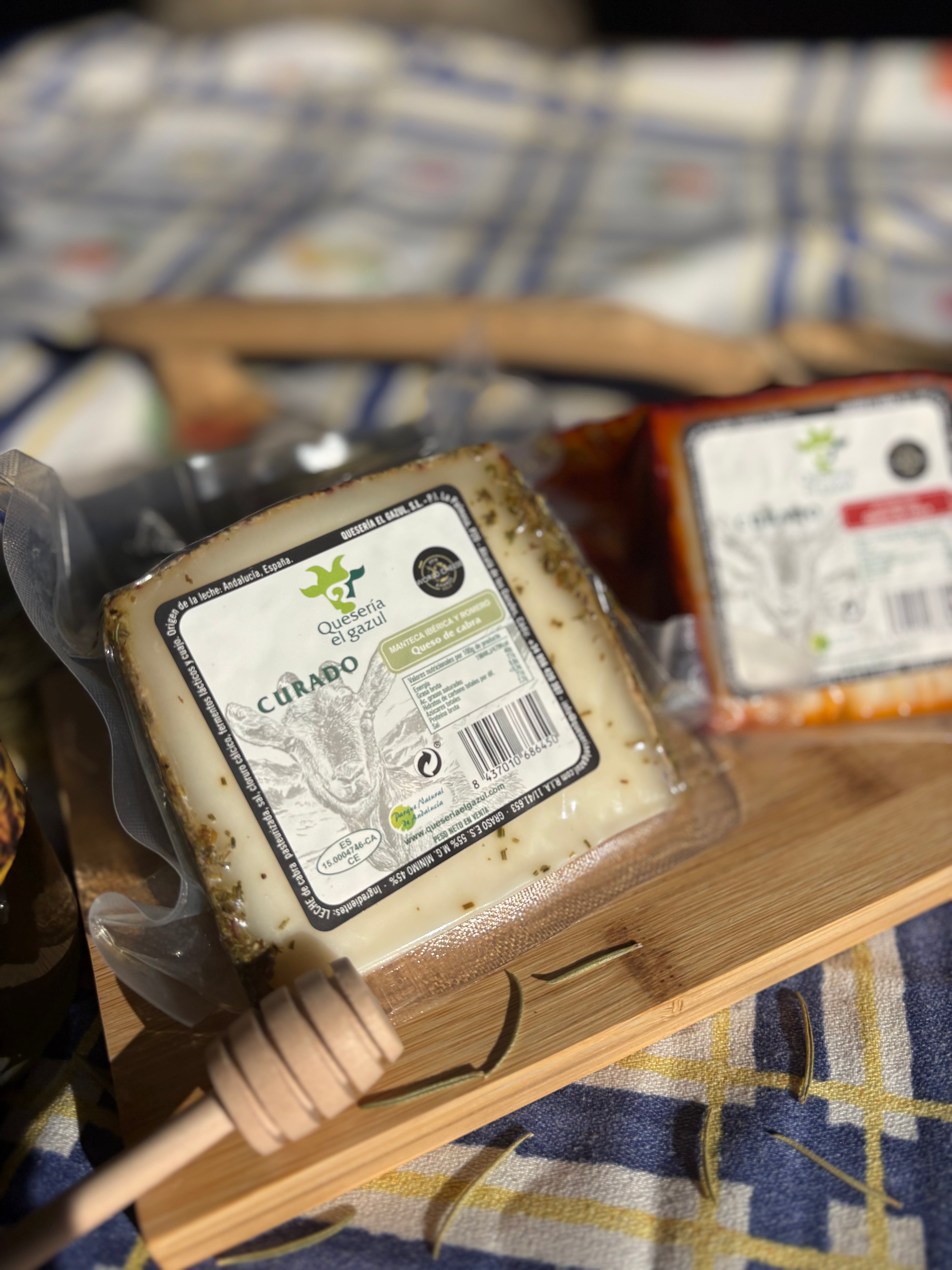 Cuña de Queso Curado con Romero de El Gazul