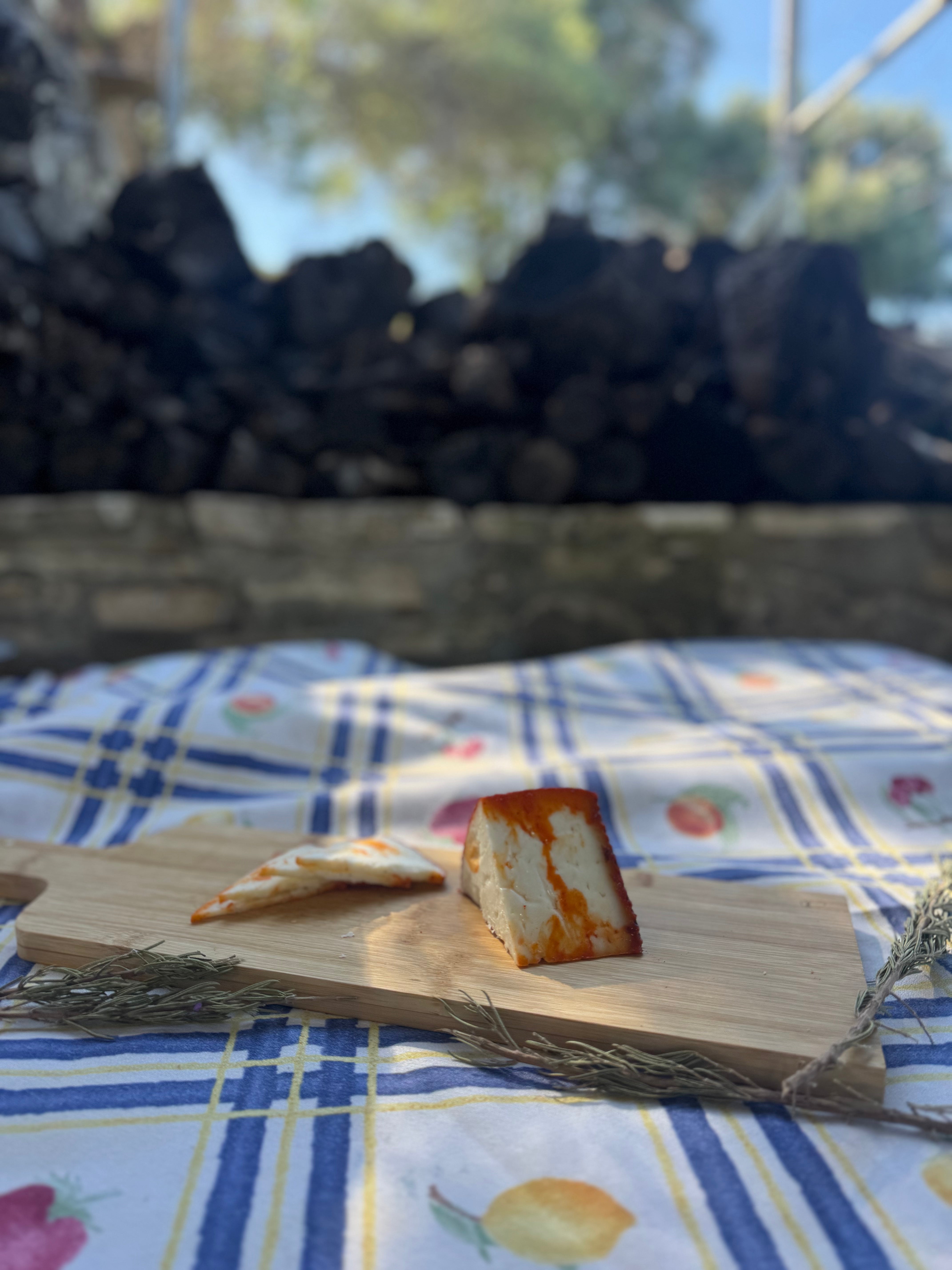 Cuña de Queso Curado con Pimentón de El Gazul