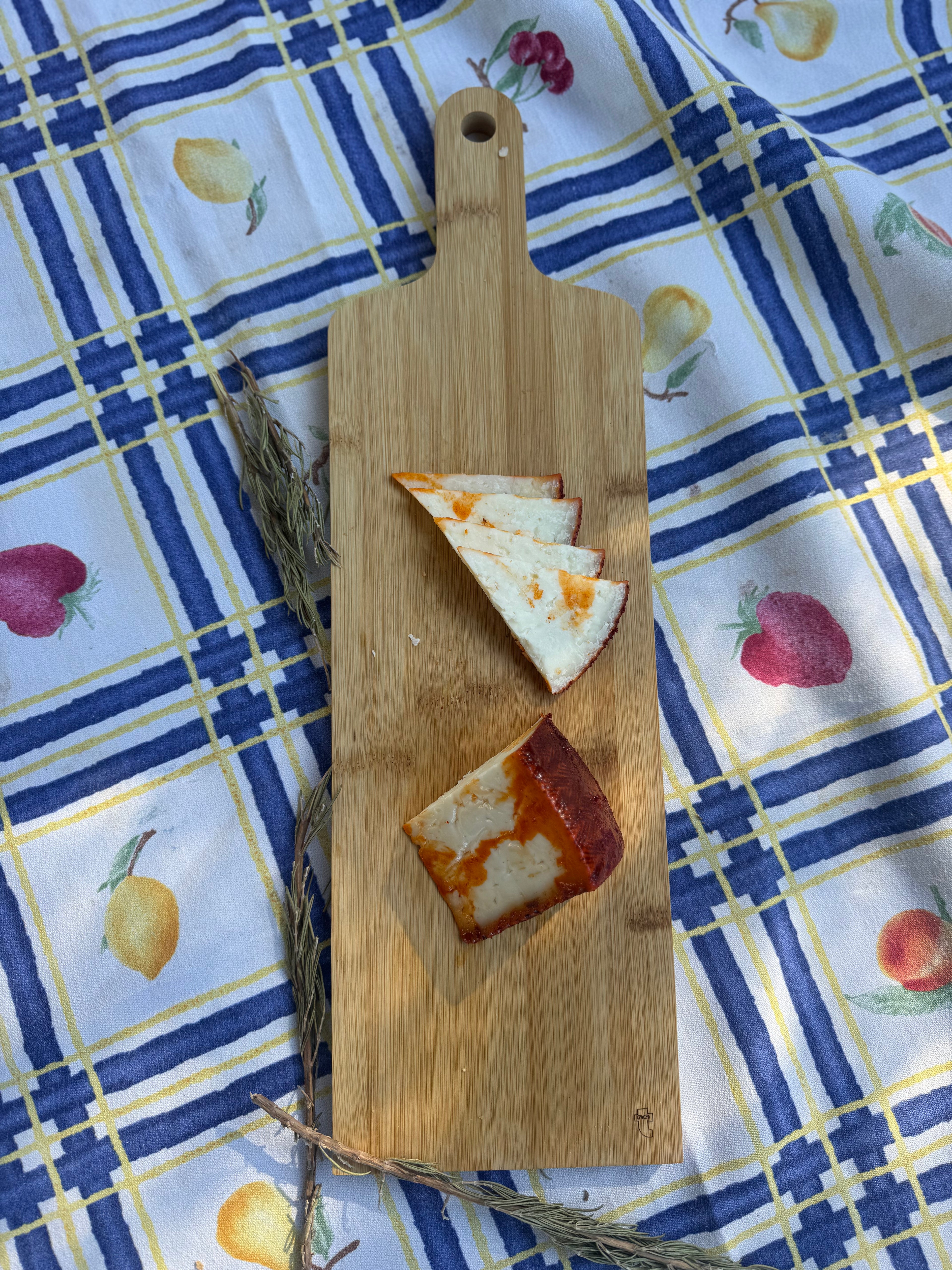 Cuña de Queso Curado con Pimentón de El Gazul