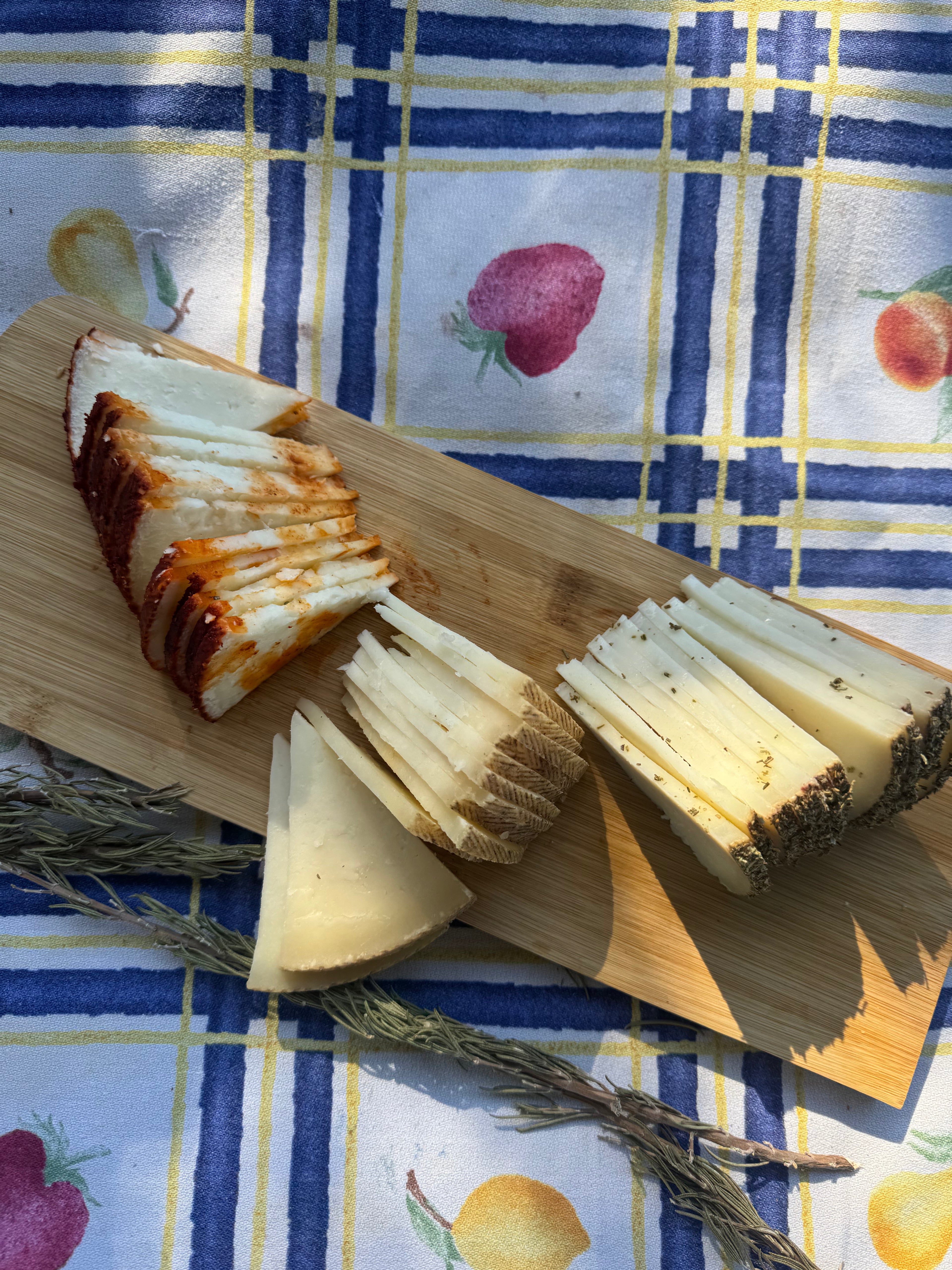 Cuña de Queso Curado con Pimentón de El Gazul