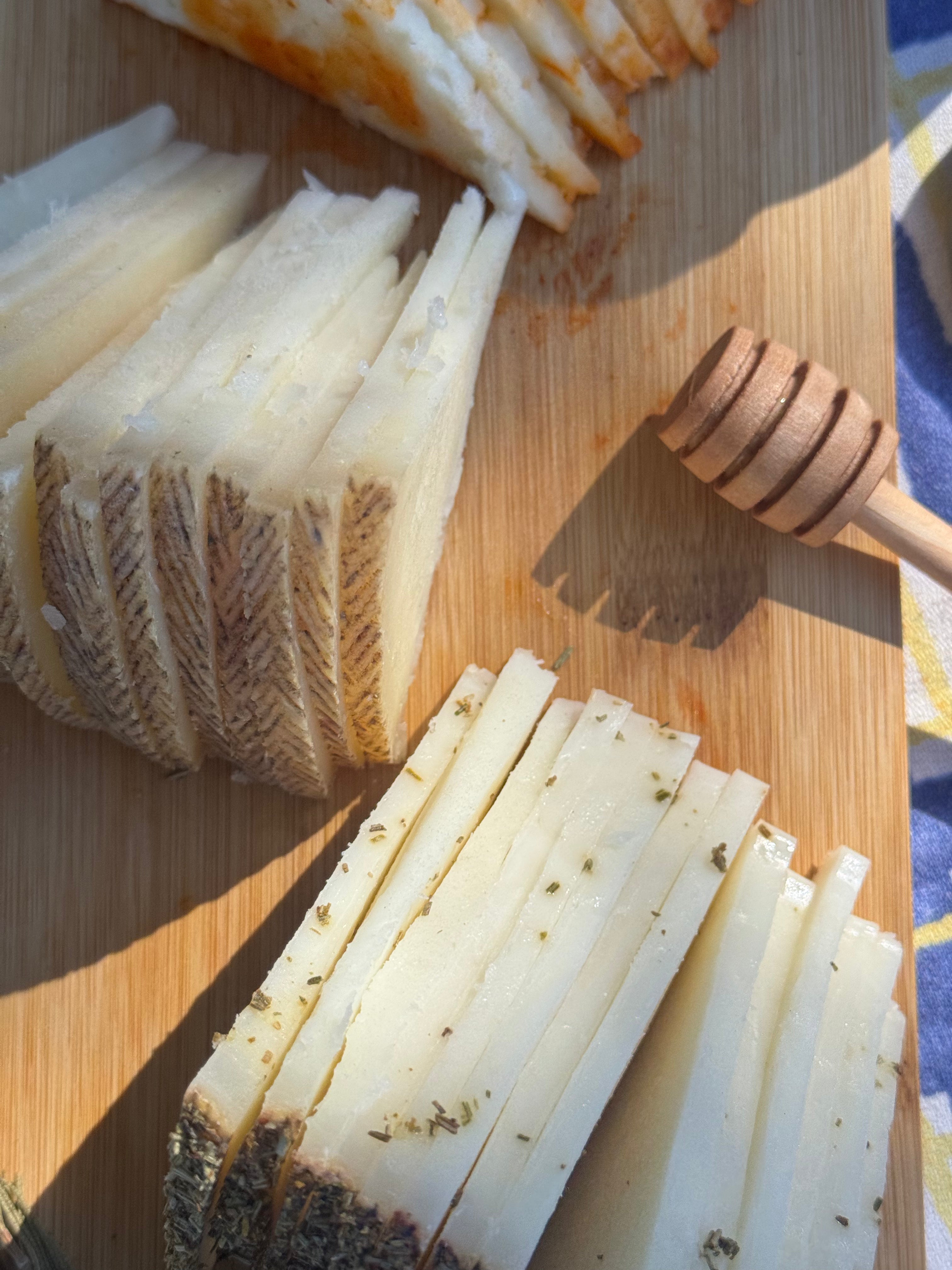 Cuña de Queso Curado con Romero de El Gazul